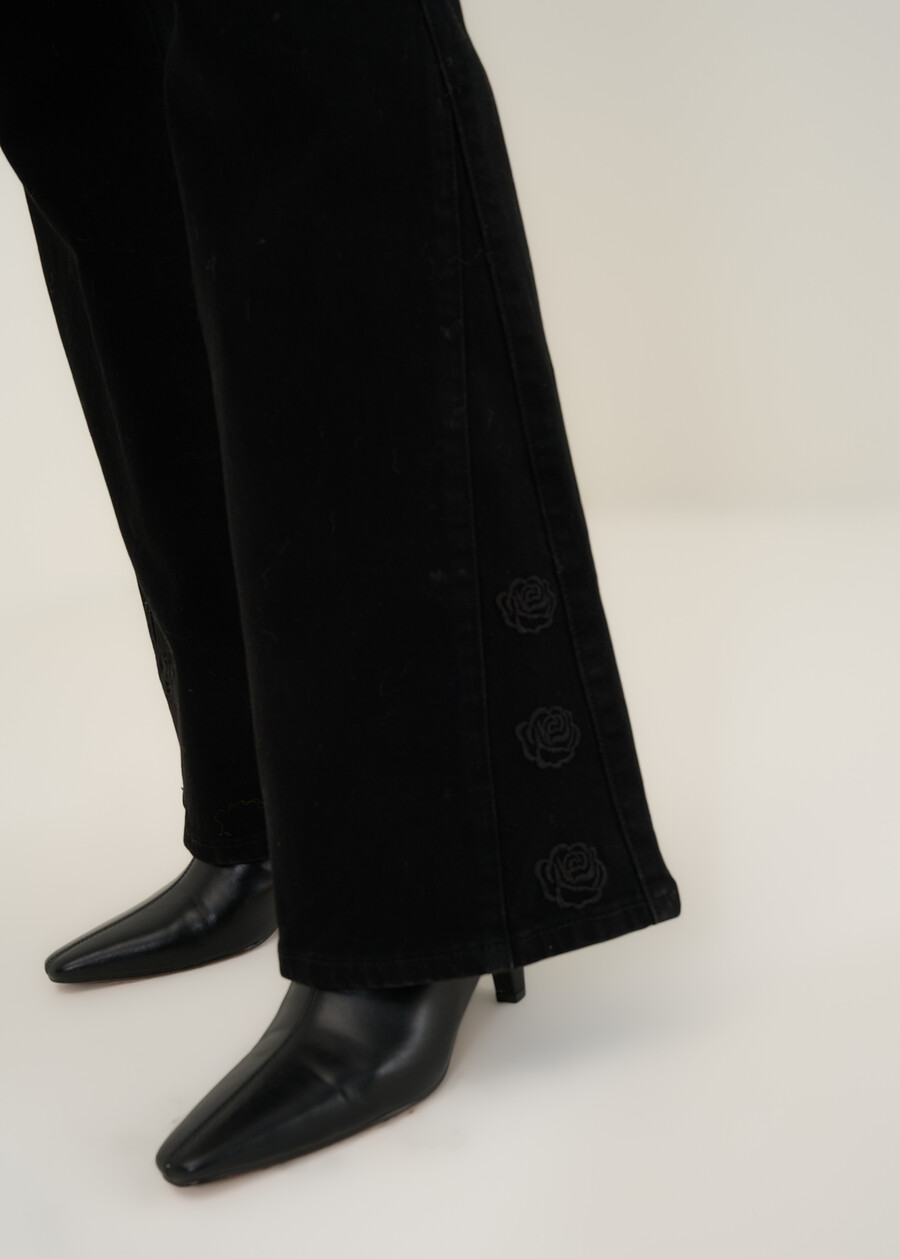 Jeans Cindy flare con ricamo rose NERO Donna , immagine n. 6