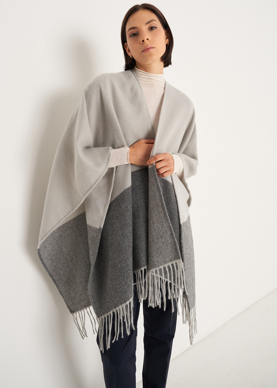 Mantella Maika bicolor con frange GRIGIO LIGHT GREY Donna , immagine n. 2