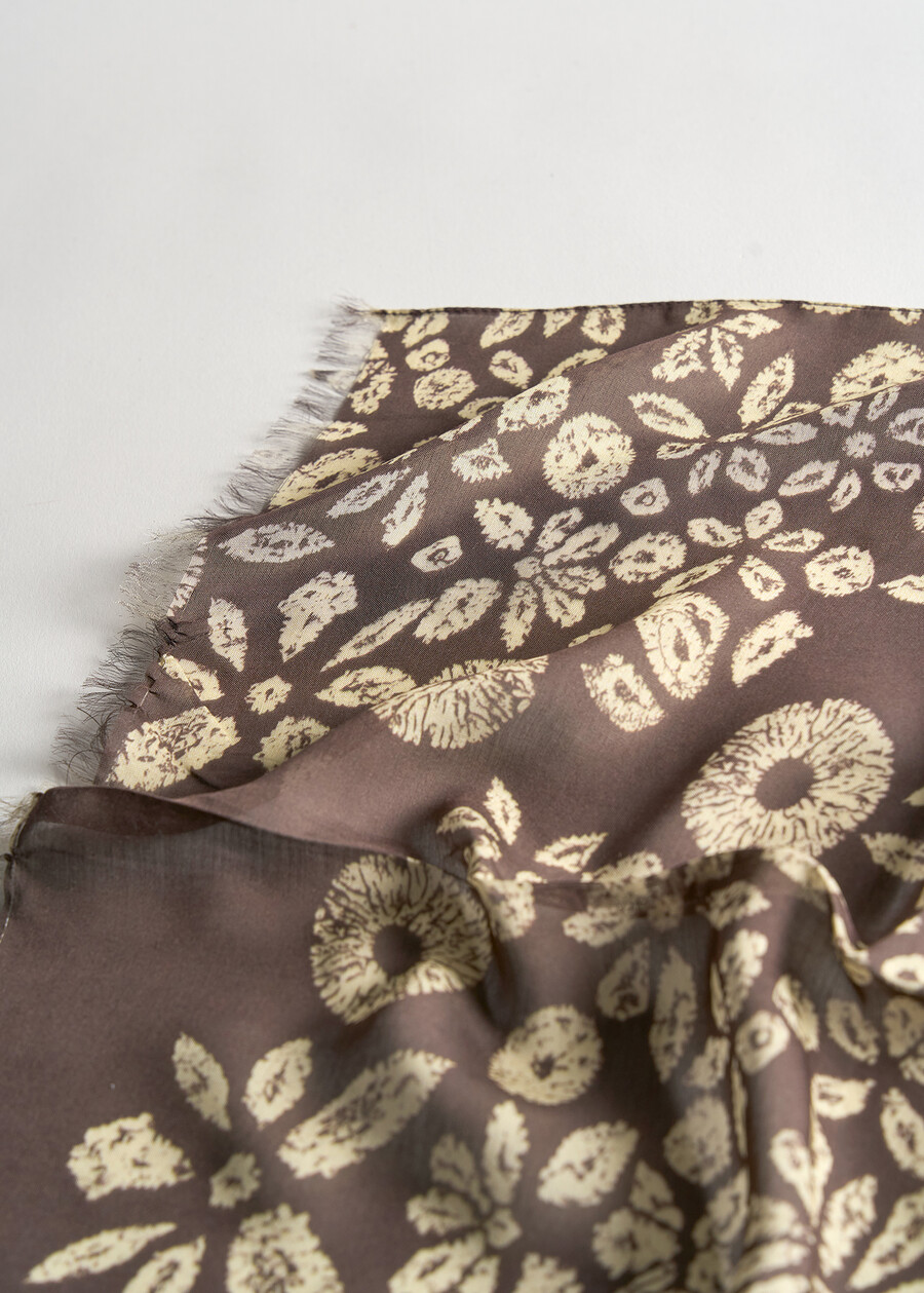 Sciarpa Sibyl con fiori stilizzati MARRONEBLU Donna , immagine n. 3