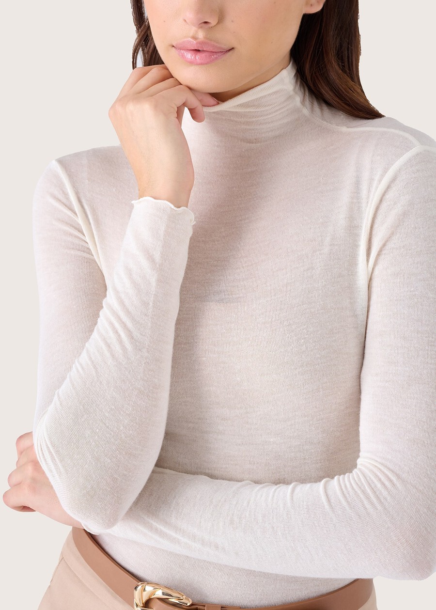 Maglia Stacey in viscosa NERO BLACKBEIGE LATTEBLU LAGUNAVIOLA IRISMARRONE TIERRAVERDE AVOCADO Donna , immagine n. 2