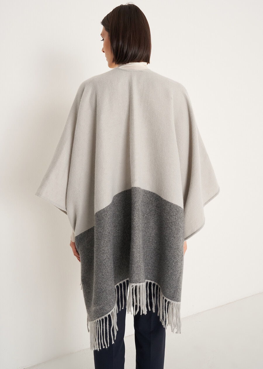 Mantella Maika bicolor con frange GRIGIO LIGHT GREY Donna , immagine n. 4