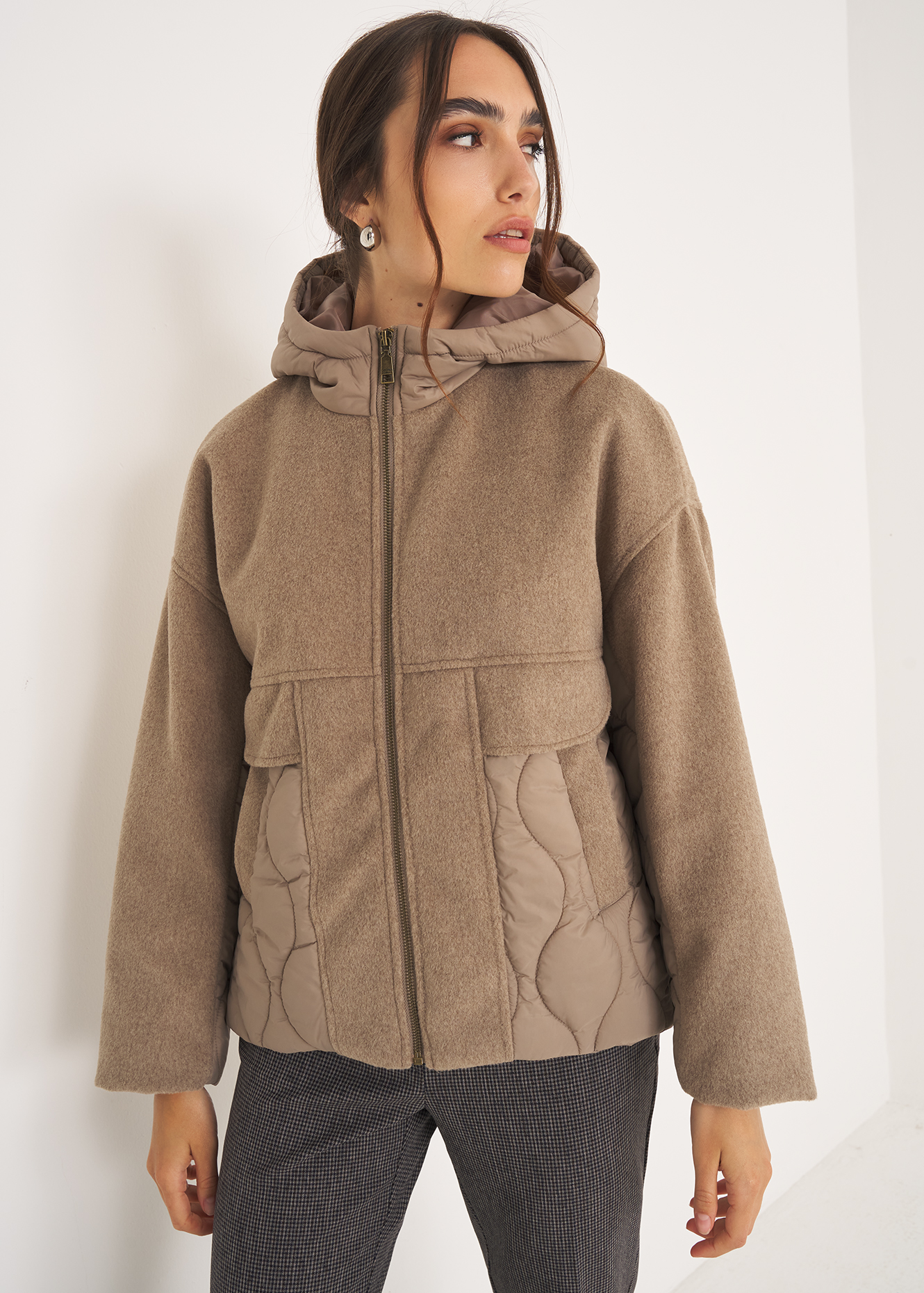 Piumino Paiper corto con cappuccio 113091 Donna Camomilla